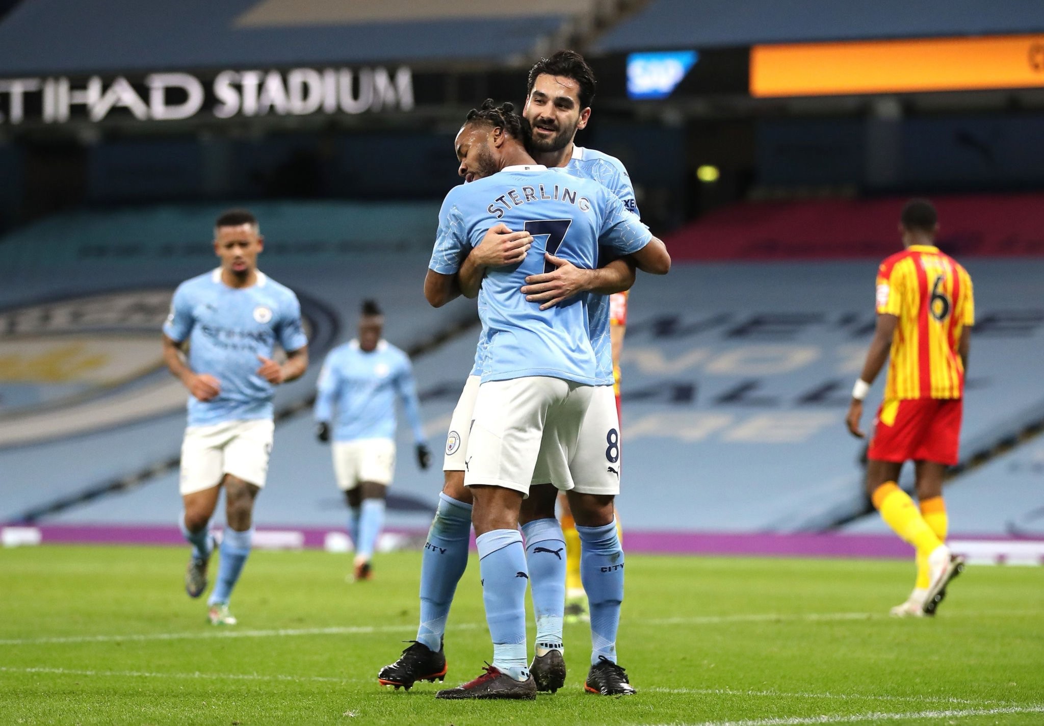 尤其是莱昂 尤其是莱昂